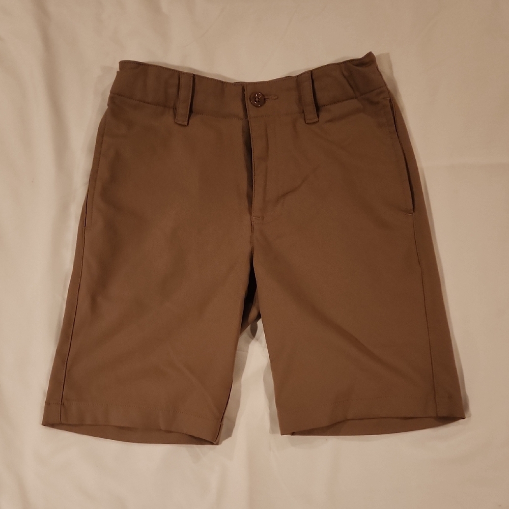 Class Club Kid's Tan Flat-Front Shorts. Size 8